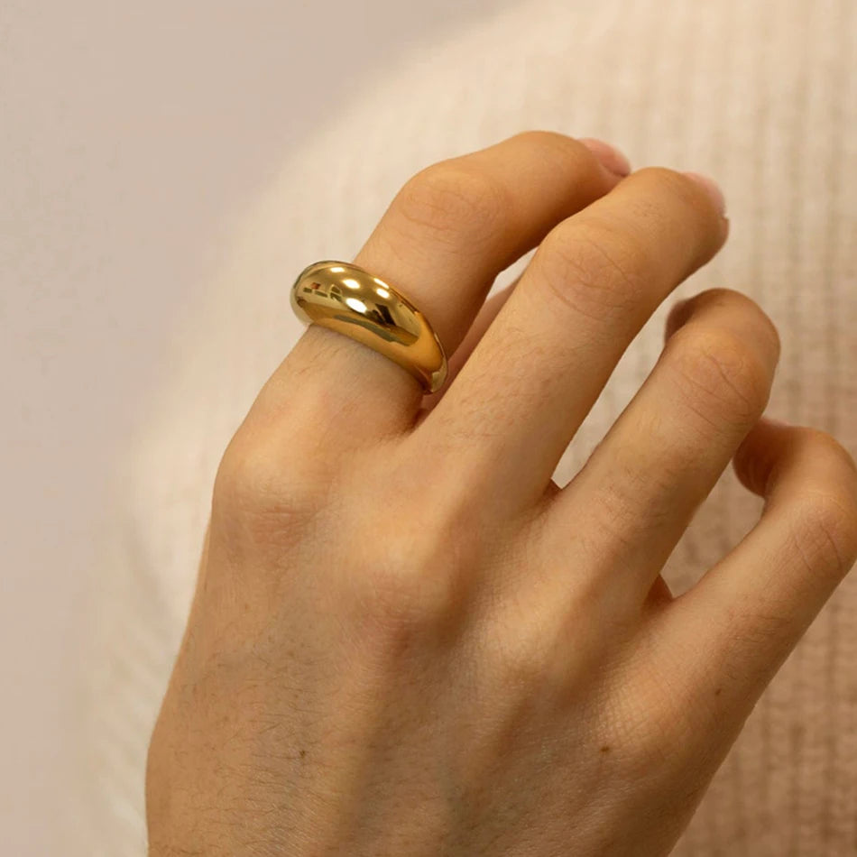 Geometric Arc Ring in Stainless Steel – Minimalist Elegance