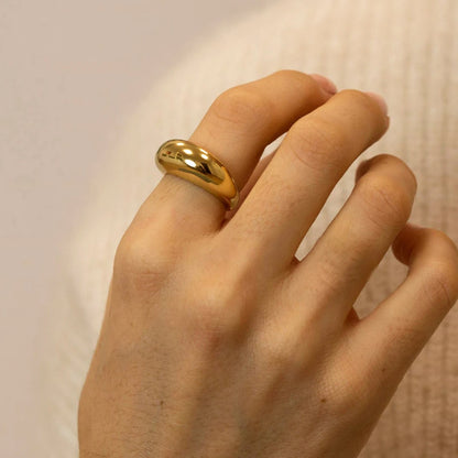 Geometric Arc Ring in Stainless Steel – Minimalist Elegance