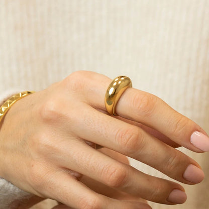 Geometric Arc Ring in Stainless Steel – Minimalist Elegance