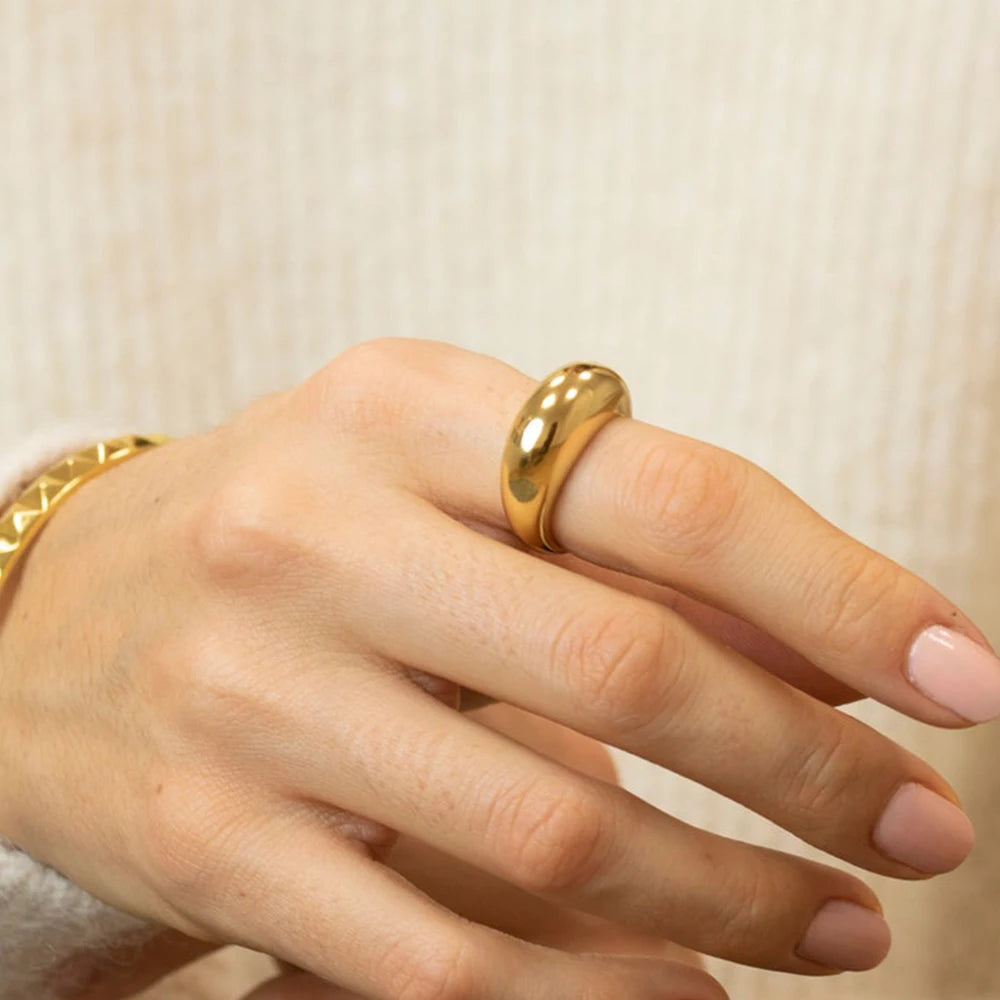 Geometric Arc Ring in Stainless Steel – Minimalist Elegance