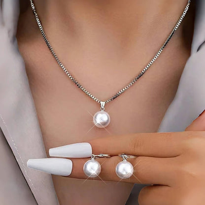 Elegant Jewelry Set Pearls and Crystals (4 Pieces)